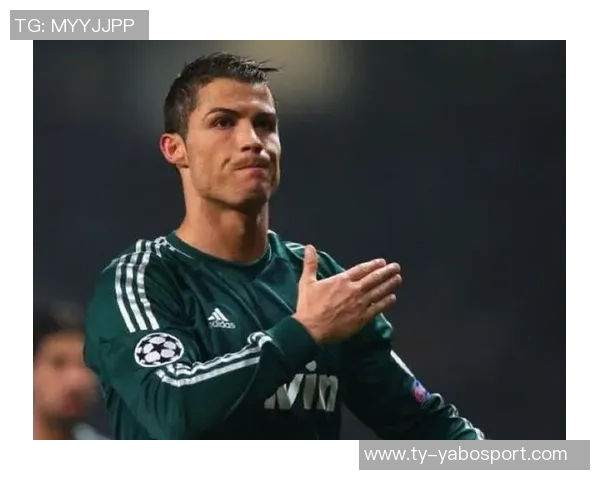 老队友重聚温情时刻哈兰德与南野拓实亲切拥抱寒暄