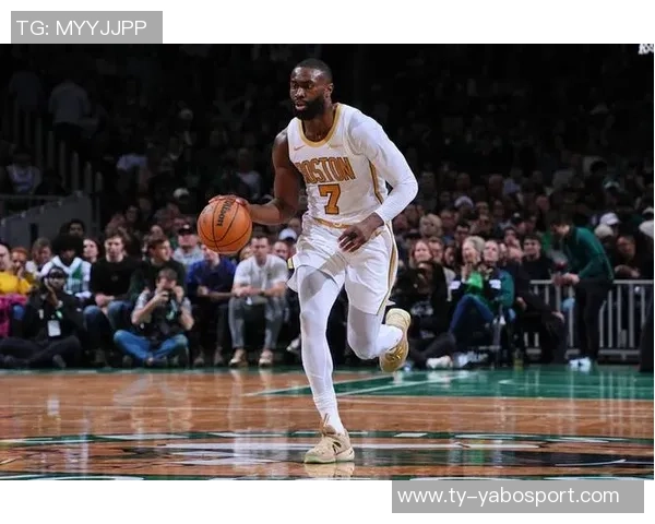 杰伦布朗首节表现低迷仅得7分2板投篮命中率堪忧需调整状态